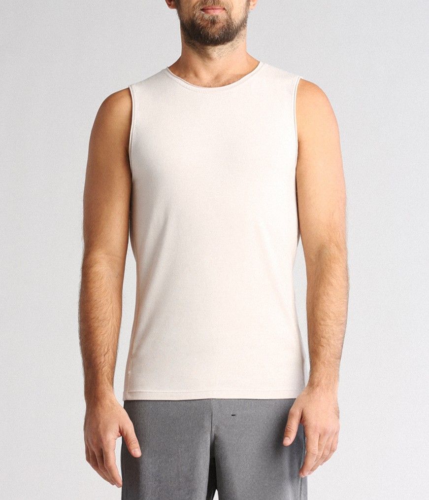 Korte productomschrijving
With a neatly contoured chest, the Transcend Tank is both comfortable and performance driven. The unique fabric blend feels like cotton yet quickly wicks moisture away, staying in place without distraction. Taking inspiration from traditional athletics, this tank was made to transcend with you as you take your awareness from the sweaty studio to your daily life.